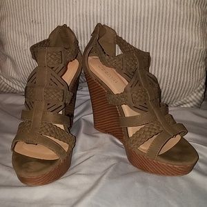 Forest green wedges